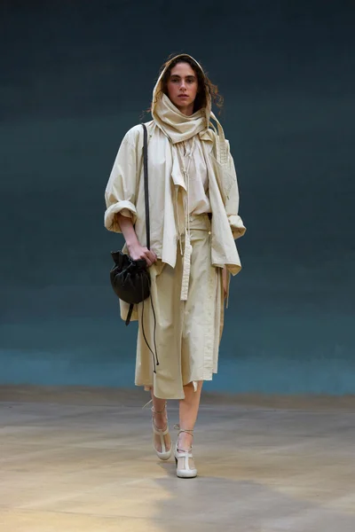 Look 49